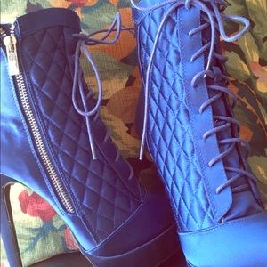 Size 7, 5”,platform heels, narrow, cobalt blue.